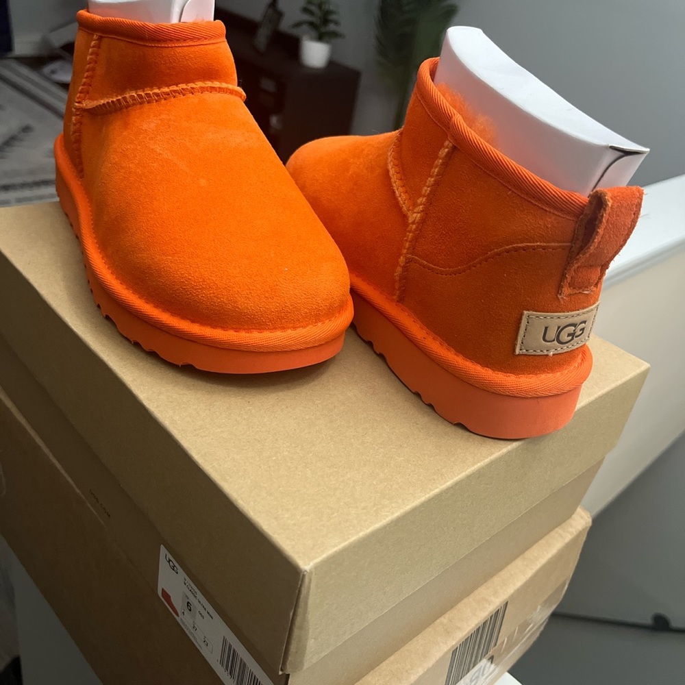 Ugg classic ultra mini